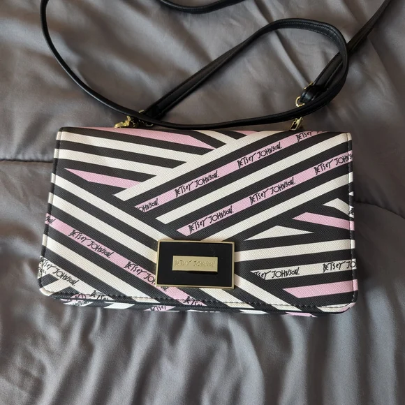 Betsey Johnson Pink and Black Striped Women\'s Bag Amazon.com: Betsey Johnson Striped Bow Tote : Clothing  main image 3